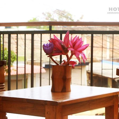 Hotel T & T Anuradhapura Quarto foto