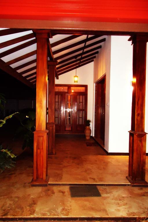 Hotel T & T Anuradhapura Exterior foto