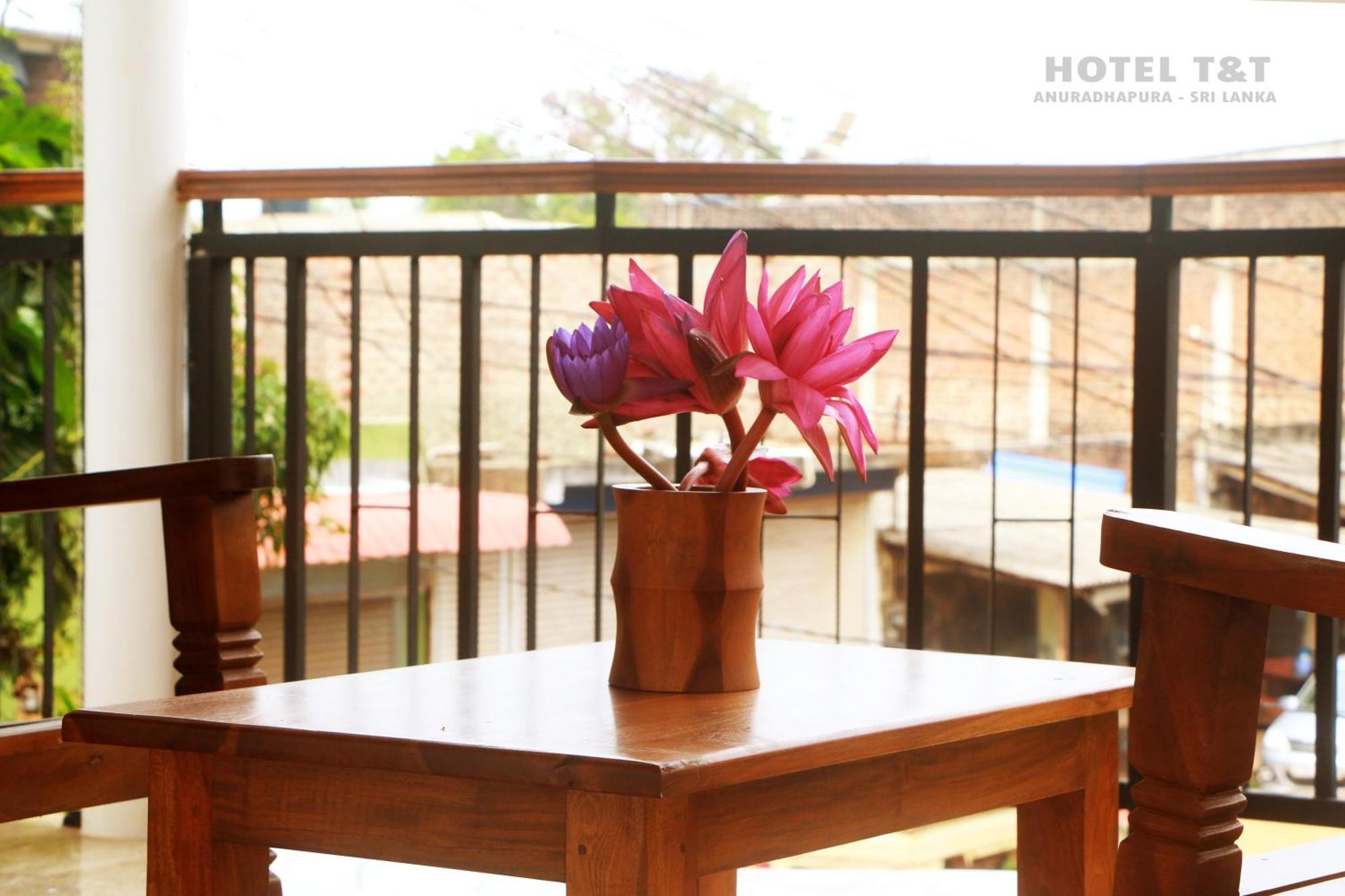 Hotel T & T Anuradhapura Quarto foto