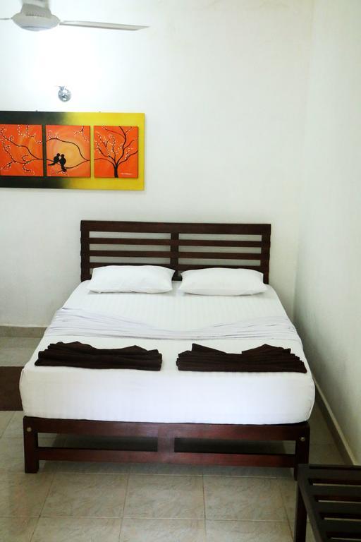 Hotel T & T Anuradhapura Exterior foto