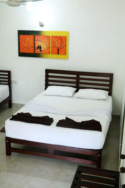 Hotel T & T Anuradhapura Exterior foto