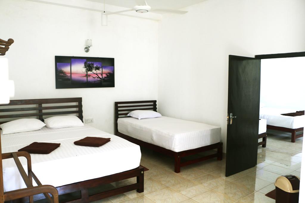Hotel T & T Anuradhapura Exterior foto