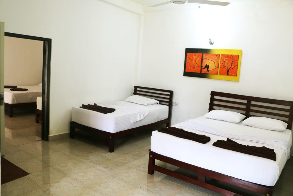 Hotel T & T Anuradhapura Exterior foto