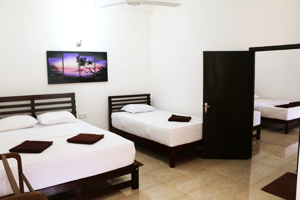 Hotel T & T Anuradhapura Exterior foto