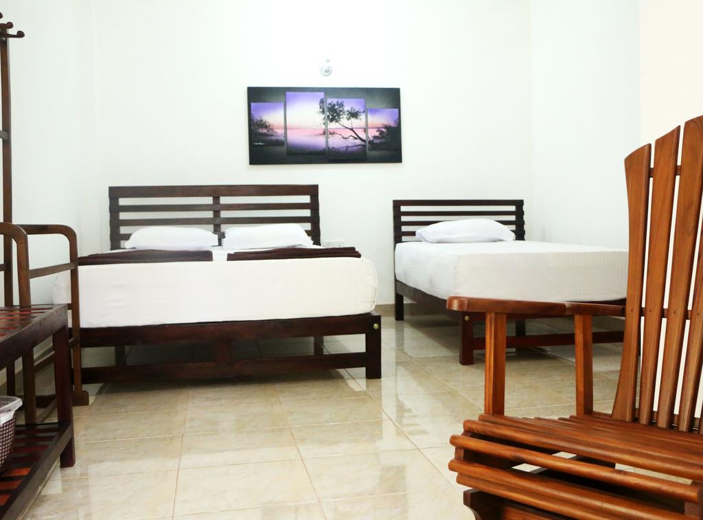 Hotel T & T Anuradhapura Exterior foto