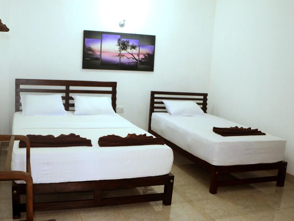 Hotel T & T Anuradhapura Exterior foto