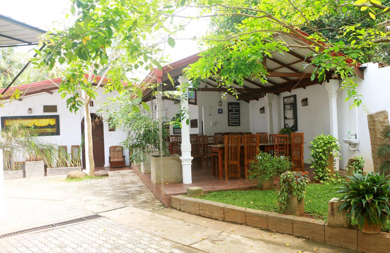 Hotel T & T Anuradhapura Exterior foto
