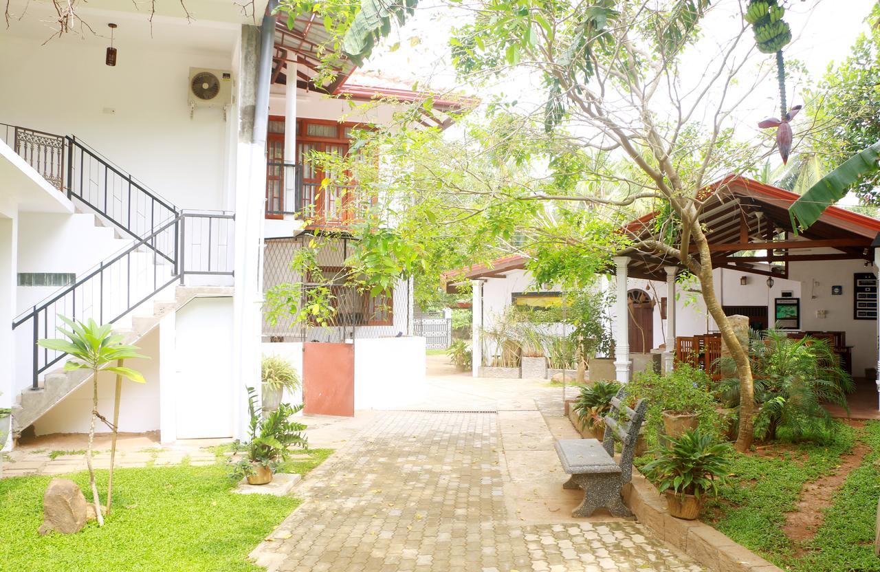 Hotel T & T Anuradhapura Exterior foto